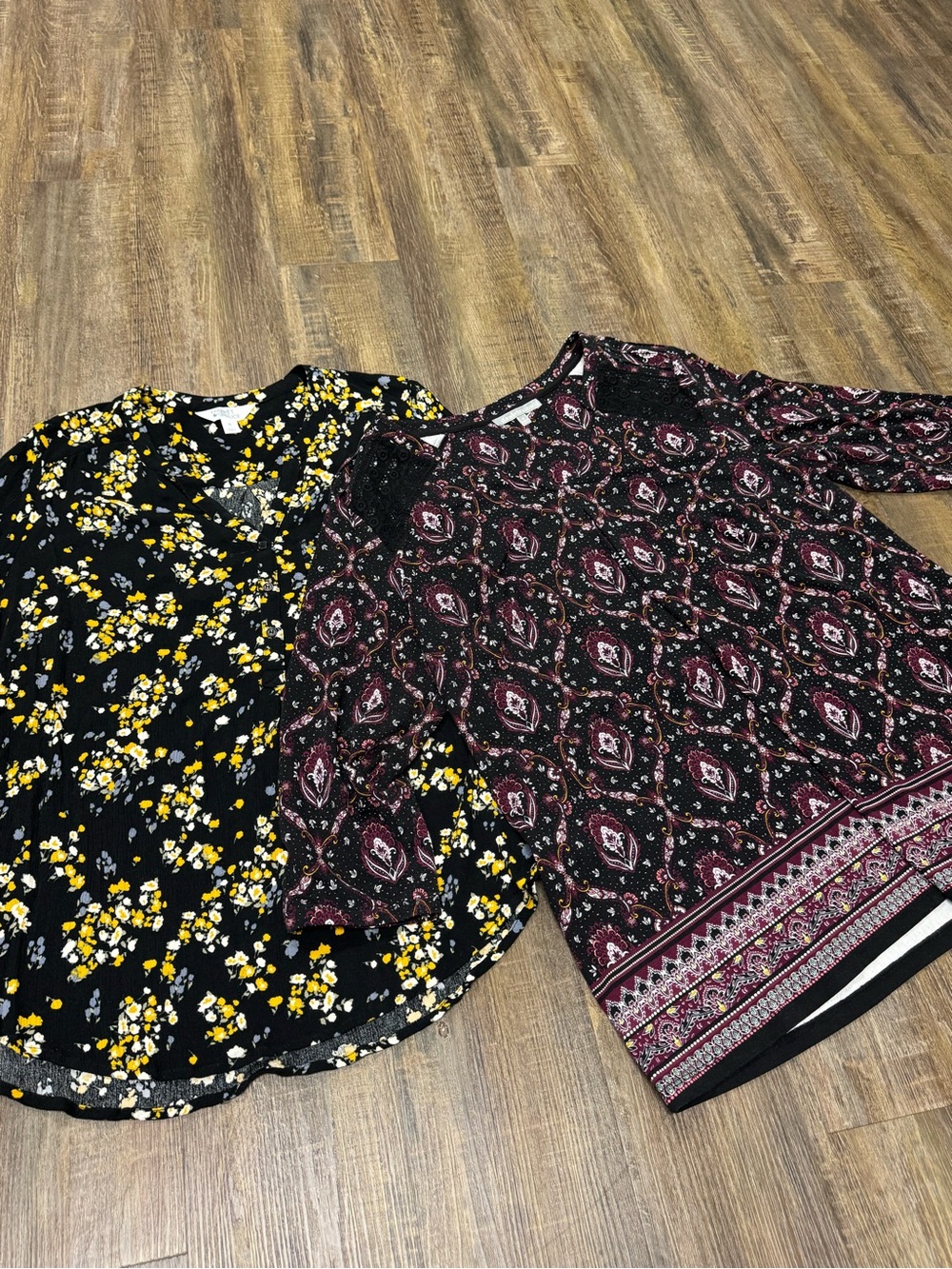 Bundle Of 2 Ladies Pull On Top 1X Paisley Floral Casual Wear V Neck